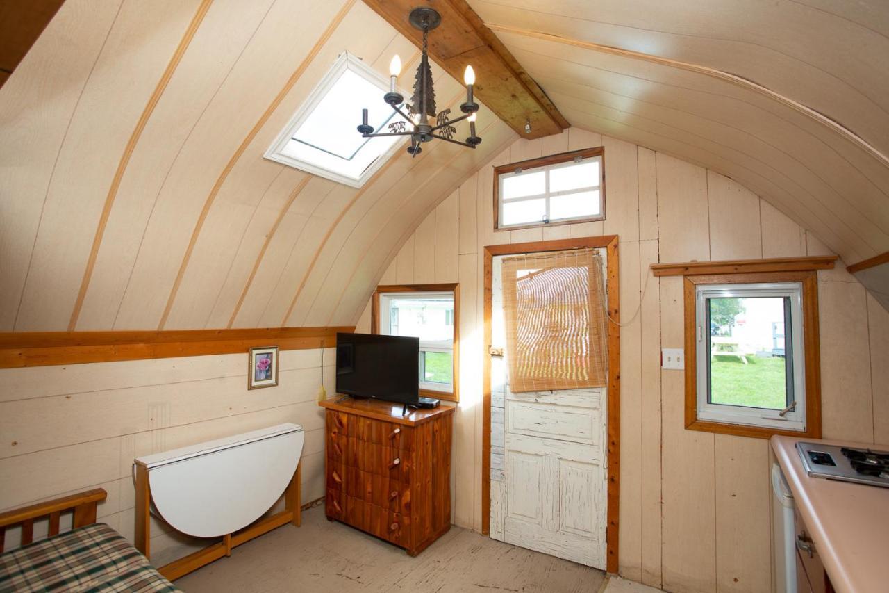 Fun Place With A Sandy Beach For Swimming, Boating, And Fishing, Featuring 3 Available Cabins Fenelon Falls Exterior foto